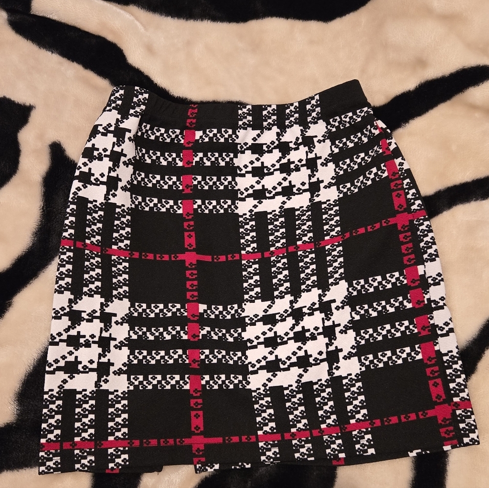 Women's Plaid Skirt - Picture 2 of 5